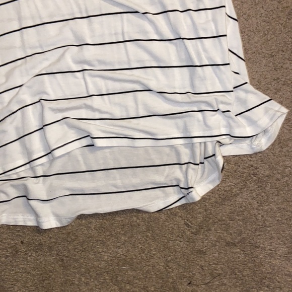 Hi-Low Crop Top - Picture 3 of 4